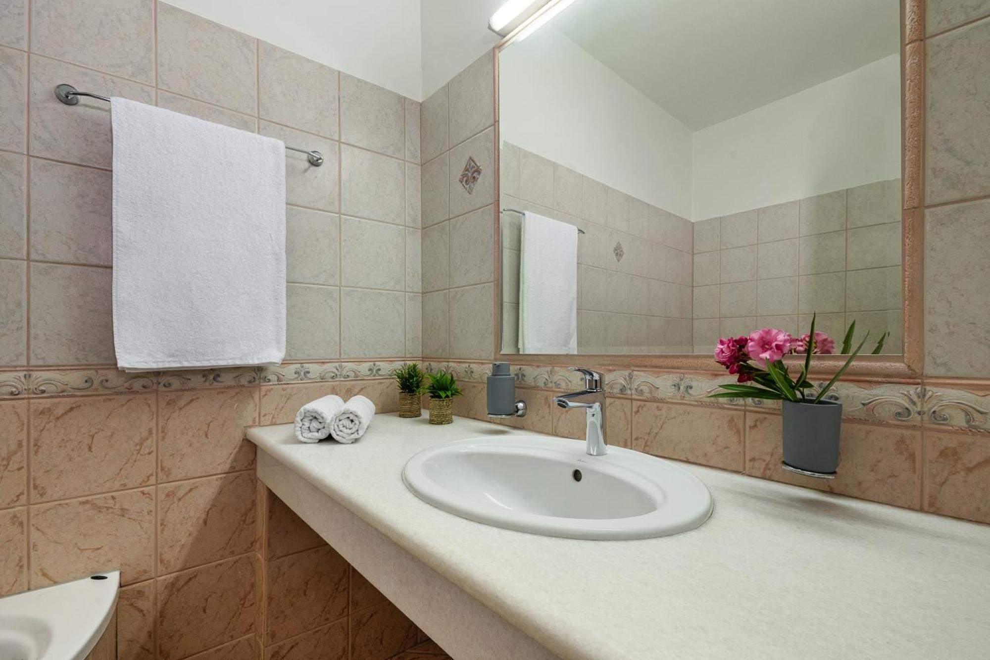 Villa Mariani II - In Lothiarika, Newly Renovated June 2024, Private Pool, Lindos 10 Min, Beach 120M Lardos Exterior foto